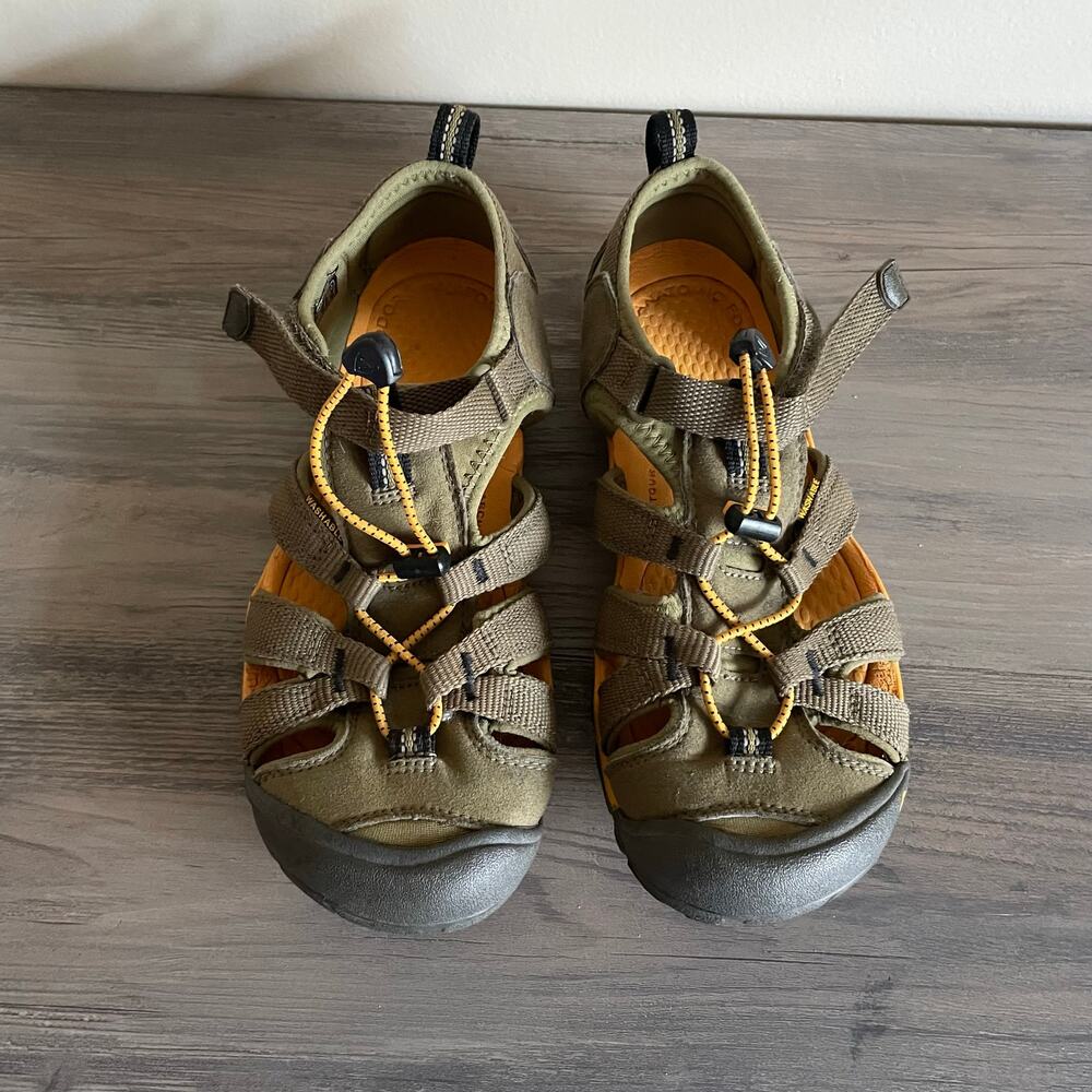 KEEN Newport H2 Sandals Youth 5 Olive Green Closed Toe Hiking Water Shoes